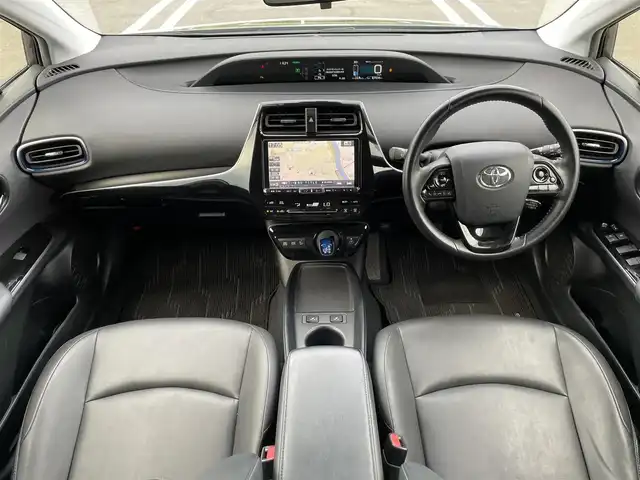 トヨタ プリウス Sツーリングセレクション 佐賀県 2020(令2)年 8.8万km グレーメタリック ALPINE製9型ナビゲーション「X9Z」/・AM/FM/CD/DVD/フルセグ//・バックカメラ/黒皮シート/・シートヒーター「運転席/助手席」/社外フルエアロ/後席スモークフィルム/ドアバイザー/純正17インチアルミホイール/LEDヘッドライト/・オートマチックハイビーム/USB入力端子/前方ドライブレコーダー/純正フロアマット/スマートキー/Toyota Safety Sense/・プリクラッシュセーフティ/・レーダークルーズコントロール（全車速追従機能付）/・レーンディパーチャーアラート（ステアリング制御付）/・インテリジェントクリアランスソナー（踏み間違い防止）/・パーキングサポートブレーキ/・ABS（EBD＋ブレーキアシスト）/・VSC（車両安定制御システム）/・TRC（トラクションコントロール）/・ヒルスタートアシストコントロール/・イモビライザー（盗難防止）