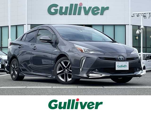 トヨタ プリウス Sツーリングセレクション 佐賀県 2020(令2)年 8.8万km グレーメタリック ALPINE製9型ナビゲーション「X9Z」/・AM/FM/CD/DVD/フルセグ//・バックカメラ/黒皮シート/・シートヒーター「運転席/助手席」/社外フルエアロ/後席スモークフィルム/ドアバイザー/純正17インチアルミホイール/LEDヘッドライト/・オートマチックハイビーム/USB入力端子/前方ドライブレコーダー/純正フロアマット/スマートキー/Toyota Safety Sense/・プリクラッシュセーフティ/・レーダークルーズコントロール（全車速追従機能付）/・レーンディパーチャーアラート（ステアリング制御付）/・インテリジェントクリアランスソナー（踏み間違い防止）/・パーキングサポートブレーキ/・ABS（EBD＋ブレーキアシスト）/・VSC（車両安定制御システム）/・TRC（トラクションコントロール）/・ヒルスタートアシストコントロール/・イモビライザー（盗難防止）