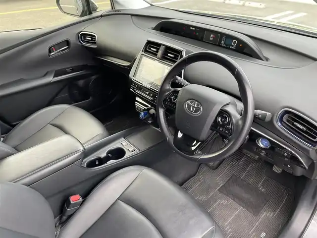 トヨタ プリウス Sツーリングセレクション 佐賀県 2020(令2)年 8.8万km グレーメタリック ALPINE製9型ナビゲーション「X9Z」/・AM/FM/CD/DVD/フルセグ//・バックカメラ/黒皮シート/・シートヒーター「運転席/助手席」/社外フルエアロ/後席スモークフィルム/ドアバイザー/純正17インチアルミホイール/LEDヘッドライト/・オートマチックハイビーム/USB入力端子/前方ドライブレコーダー/純正フロアマット/スマートキー/Toyota Safety Sense/・プリクラッシュセーフティ/・レーダークルーズコントロール（全車速追従機能付）/・レーンディパーチャーアラート（ステアリング制御付）/・インテリジェントクリアランスソナー（踏み間違い防止）/・パーキングサポートブレーキ/・ABS（EBD＋ブレーキアシスト）/・VSC（車両安定制御システム）/・TRC（トラクションコントロール）/・ヒルスタートアシストコントロール/・イモビライザー（盗難防止）