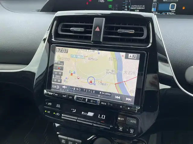 トヨタ プリウス Sツーリングセレクション 佐賀県 2020(令2)年 8.8万km グレーメタリック ALPINE製9型ナビゲーション「X9Z」/・AM/FM/CD/DVD/フルセグ//・バックカメラ/黒皮シート/・シートヒーター「運転席/助手席」/社外フルエアロ/後席スモークフィルム/ドアバイザー/純正17インチアルミホイール/LEDヘッドライト/・オートマチックハイビーム/USB入力端子/前方ドライブレコーダー/純正フロアマット/スマートキー/Toyota Safety Sense/・プリクラッシュセーフティ/・レーダークルーズコントロール（全車速追従機能付）/・レーンディパーチャーアラート（ステアリング制御付）/・インテリジェントクリアランスソナー（踏み間違い防止）/・パーキングサポートブレーキ/・ABS（EBD＋ブレーキアシスト）/・VSC（車両安定制御システム）/・TRC（トラクションコントロール）/・ヒルスタートアシストコントロール/・イモビライザー（盗難防止）