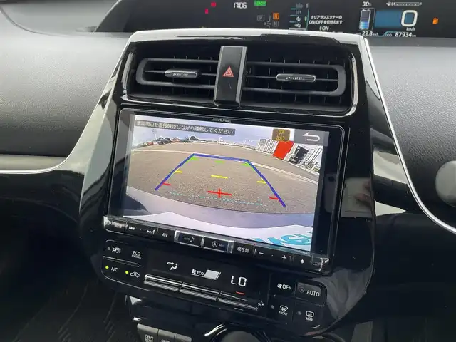 トヨタ プリウス Sツーリングセレクション 佐賀県 2020(令2)年 8.8万km グレーメタリック ALPINE製9型ナビゲーション「X9Z」/・AM/FM/CD/DVD/フルセグ//・バックカメラ/黒皮シート/・シートヒーター「運転席/助手席」/社外フルエアロ/後席スモークフィルム/ドアバイザー/純正17インチアルミホイール/LEDヘッドライト/・オートマチックハイビーム/USB入力端子/前方ドライブレコーダー/純正フロアマット/スマートキー/Toyota Safety Sense/・プリクラッシュセーフティ/・レーダークルーズコントロール（全車速追従機能付）/・レーンディパーチャーアラート（ステアリング制御付）/・インテリジェントクリアランスソナー（踏み間違い防止）/・パーキングサポートブレーキ/・ABS（EBD＋ブレーキアシスト）/・VSC（車両安定制御システム）/・TRC（トラクションコントロール）/・ヒルスタートアシストコントロール/・イモビライザー（盗難防止）