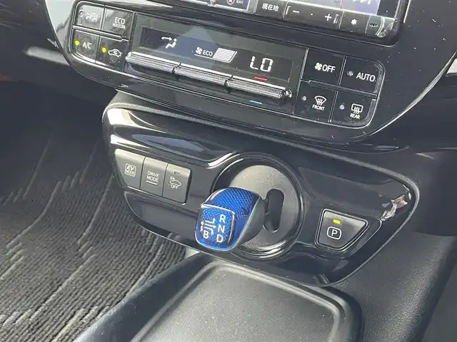 トヨタ プリウス Sツーリングセレクション 佐賀県 2020(令2)年 8.8万km グレーメタリック ALPINE製9型ナビゲーション「X9Z」/・AM/FM/CD/DVD/フルセグ//・バックカメラ/黒皮シート/・シートヒーター「運転席/助手席」/社外フルエアロ/後席スモークフィルム/ドアバイザー/純正17インチアルミホイール/LEDヘッドライト/・オートマチックハイビーム/USB入力端子/前方ドライブレコーダー/純正フロアマット/スマートキー/Toyota Safety Sense/・プリクラッシュセーフティ/・レーダークルーズコントロール（全車速追従機能付）/・レーンディパーチャーアラート（ステアリング制御付）/・インテリジェントクリアランスソナー（踏み間違い防止）/・パーキングサポートブレーキ/・ABS（EBD＋ブレーキアシスト）/・VSC（車両安定制御システム）/・TRC（トラクションコントロール）/・ヒルスタートアシストコントロール/・イモビライザー（盗難防止）