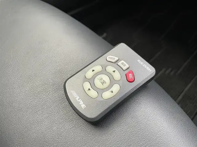 トヨタ プリウス Sツーリングセレクション 佐賀県 2020(令2)年 8.8万km グレーメタリック ALPINE製9型ナビゲーション「X9Z」/・AM/FM/CD/DVD/フルセグ//・バックカメラ/黒皮シート/・シートヒーター「運転席/助手席」/社外フルエアロ/後席スモークフィルム/ドアバイザー/純正17インチアルミホイール/LEDヘッドライト/・オートマチックハイビーム/USB入力端子/前方ドライブレコーダー/純正フロアマット/スマートキー/Toyota Safety Sense/・プリクラッシュセーフティ/・レーダークルーズコントロール（全車速追従機能付）/・レーンディパーチャーアラート（ステアリング制御付）/・インテリジェントクリアランスソナー（踏み間違い防止）/・パーキングサポートブレーキ/・ABS（EBD＋ブレーキアシスト）/・VSC（車両安定制御システム）/・TRC（トラクションコントロール）/・ヒルスタートアシストコントロール/・イモビライザー（盗難防止）