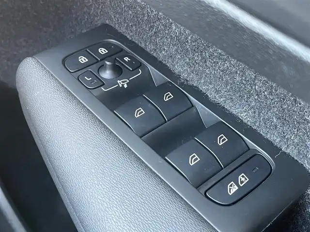 ボルボ ＸＣ４０ T4 AWD インスクリプション 石川県 2020(令2)年 4.3万km クリスタルホワイトP 純正メモリナビ/（フルセグ/Bluetooth）/衝突回避/自動駐車/クルーズコントロール/クリアランスソナー/全方位カメラ/ビルドインETC/クリスタル製シフトノブ/本革シート/パワーシート/シートヒーター/プレミアムサウンド/パワーバックドア/純正AW/LEDヘッドライトオットマン