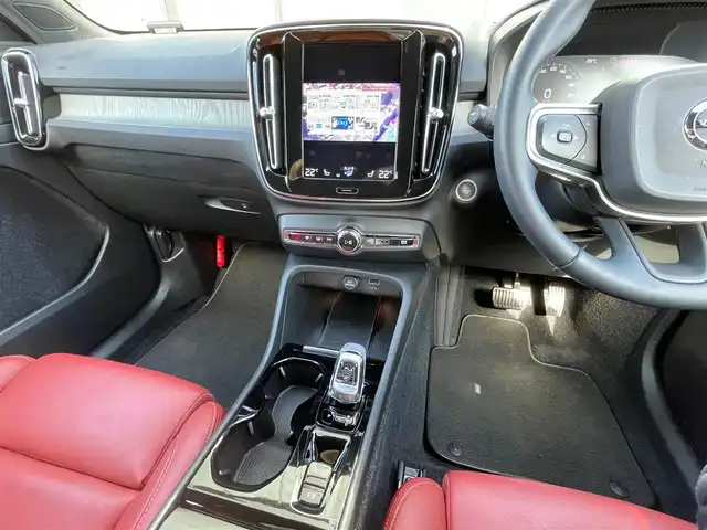ボルボ ＸＣ４０ T4 AWD インスクリプション 石川県 2020(令2)年 4.3万km クリスタルホワイトP 純正メモリナビ/（フルセグ/Bluetooth）/衝突回避/自動駐車/クルーズコントロール/クリアランスソナー/全方位カメラ/ビルドインETC/クリスタル製シフトノブ/本革シート/パワーシート/シートヒーター/プレミアムサウンド/パワーバックドア/純正AW/LEDヘッドライトオットマン