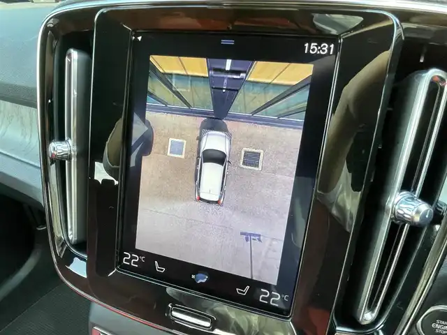 ボルボ ＸＣ４０ T4 AWD インスクリプション 石川県 2020(令2)年 4.3万km クリスタルホワイトP 純正メモリナビ/（フルセグ/Bluetooth）/衝突回避/自動駐車/クルーズコントロール/クリアランスソナー/全方位カメラ/ビルドインETC/クリスタル製シフトノブ/本革シート/パワーシート/シートヒーター/プレミアムサウンド/パワーバックドア/純正AW/LEDヘッドライトオットマン