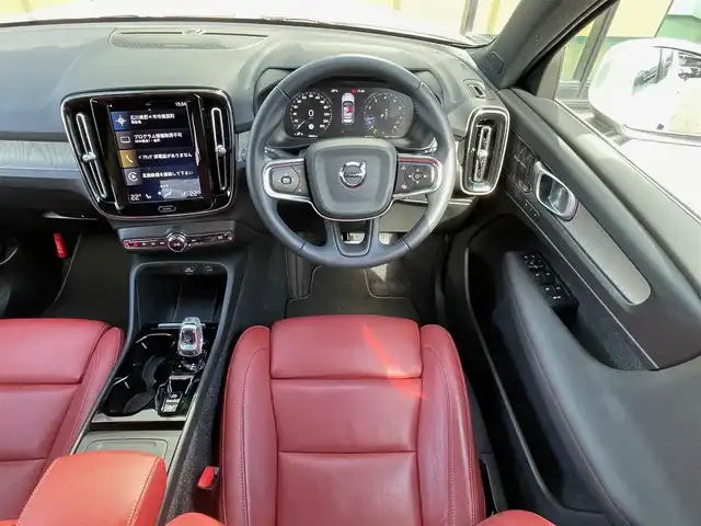 ボルボ ＸＣ４０ T4 AWD インスクリプション 石川県 2020(令2)年 4.3万km クリスタルホワイトP 純正メモリナビ/（フルセグ/Bluetooth）/衝突回避/自動駐車/クルーズコントロール/クリアランスソナー/全方位カメラ/ビルドインETC/クリスタル製シフトノブ/本革シート/パワーシート/シートヒーター/プレミアムサウンド/パワーバックドア/純正AW/LEDヘッドライトオットマン