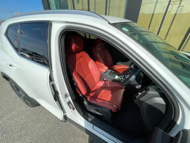 ボルボ ＸＣ４０ T4 AWD インスクリプション 石川県 2020(令2)年 4.3万km クリスタルホワイトP 純正メモリナビ/（フルセグ/Bluetooth）/衝突回避/自動駐車/クルーズコントロール/クリアランスソナー/全方位カメラ/ビルドインETC/クリスタル製シフトノブ/本革シート/パワーシート/シートヒーター/プレミアムサウンド/パワーバックドア/純正AW/LEDヘッドライトオットマン