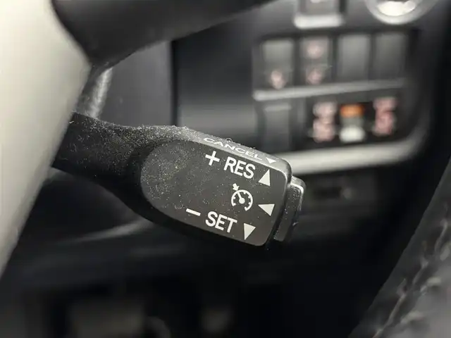 トヨタ ヴォクシー ZS 煌Ⅲ 福岡県 2021(令3)年 3.1万km ホワイトパールクリスタルシャイン 後席モニター　/純正ナビ（フルセグＴＶ）　/バックカメラ　/ビルトインＥＴＣ　/前方ドラレコ　/クルコン　/コーナーセンサー　/衝突被害軽減ブレーキ　/レーンキープ　/両側電動スライドドア　/ＭＴモード付き　/ハーフレザー　/Ｗエアコン