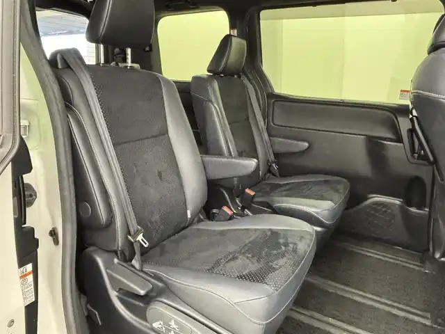 トヨタ ヴォクシー ZS 煌Ⅲ 福岡県 2021(令3)年 3.1万km ホワイトパールクリスタルシャイン 後席モニター　/純正ナビ（フルセグＴＶ）　/バックカメラ　/ビルトインＥＴＣ　/前方ドラレコ　/クルコン　/コーナーセンサー　/衝突被害軽減ブレーキ　/レーンキープ　/両側電動スライドドア　/ＭＴモード付き　/ハーフレザー　/Ｗエアコン