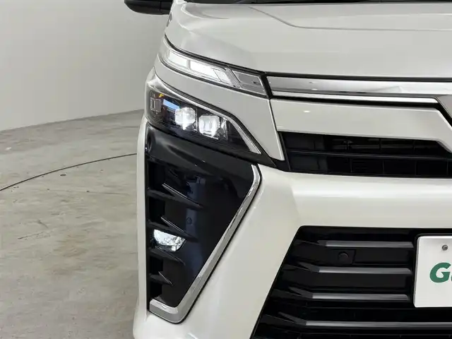 トヨタ ヴォクシー ZS 煌Ⅲ 福岡県 2021(令3)年 3.1万km ホワイトパールクリスタルシャイン 後席モニター　/純正ナビ（フルセグＴＶ）　/バックカメラ　/ビルトインＥＴＣ　/前方ドラレコ　/クルコン　/コーナーセンサー　/衝突被害軽減ブレーキ　/レーンキープ　/両側電動スライドドア　/ＭＴモード付き　/ハーフレザー　/Ｗエアコン