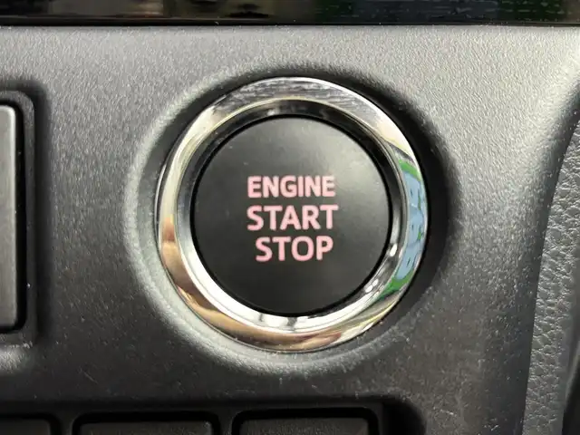 トヨタ ヴォクシー ZS 煌Ⅲ 福岡県 2021(令3)年 3.1万km ホワイトパールクリスタルシャイン 後席モニター　/純正ナビ（フルセグＴＶ）　/バックカメラ　/ビルトインＥＴＣ　/前方ドラレコ　/クルコン　/コーナーセンサー　/衝突被害軽減ブレーキ　/レーンキープ　/両側電動スライドドア　/ＭＴモード付き　/ハーフレザー　/Ｗエアコン