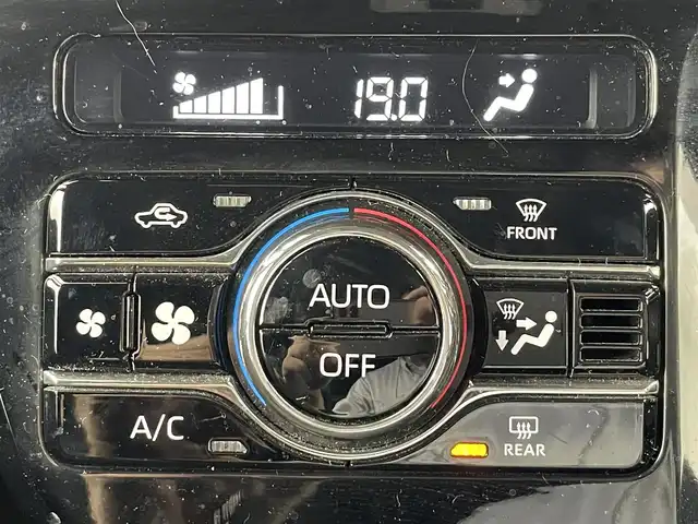 ダイハツ タント カスタム RS 大阪府 2021(令3)年 1.5万km シャイニングホワイトパール スマートアシスト/・車線逸脱警報機能/・衝突警報機能/・衝突回避支援ブレーキ機能/・誤発進抑制機能/・ブラインドスポットモニター/・ふらつき警報機能/・路外逸脱警報機能/純正ナビ（Bluetooth/AM/FM/CD/DVD）/フルセグTV/バックカメラ/両側パワースライドドア/レーダークルーズコントロール/LEDヘッドライト/フォグランプ/ハーフレザーシート/シートヒーター/純正15インチアルミホイール/運転席ロングスライド/スマートキー/ETC