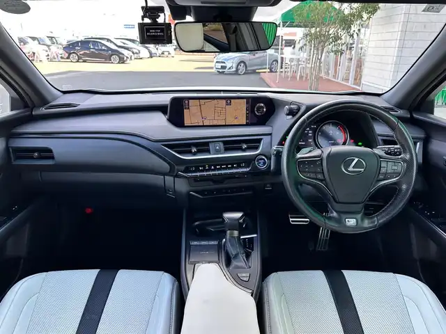 レクサス ＵＸ 250h Fスポーツ 宮城県 2020(令2)年 4.7万km ホワイトノーヴァガラスフレーク 3眼LEDヘッドランプ/・角型3眼LEDヘッドランプ/・アダプティブハイビームシステム/・ヘッドランプクリーナー/ブラインドスポットモニター/パーキングサポートブレーキ（後方接近車両）/＝＝＝/エイムゲインエアロ（F/S/R）/セーフティシステムプラス/・プリクラッシュセーフティ/・レーントレーシングアシスト/・レーダークルーズコントロール/・先行車発進告知機能/・ロードサインアシスト/パーキングサポートブレーキ（静止物）/純正ナビ/・CD/DVD/・Bluetooth/・フルセグTV/バックカメラ/ビルトインETC2.0/ドライブレコーダー/ハンズフリーパワーバックドア/L_tex（合皮）シート/シートヒーター/ステアリングヒーター/パワーシート（運転席メモリー機能付）/革巻きステアリング/ステアリングスイッチ/パドルシフト/電動パーキングブレーキ/ブレーキホールド/スマートキー＆プッシュスタート/電動格納ミラー/純正18インチAW/純正フロアマット/トノカバー/W/サイド/カーテン/ニーエアバッグ