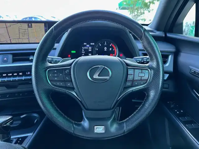 レクサス ＵＸ 250h Fスポーツ 宮城県 2020(令2)年 4.7万km ホワイトノーヴァガラスフレーク 3眼LEDヘッドランプ/・角型3眼LEDヘッドランプ/・アダプティブハイビームシステム/・ヘッドランプクリーナー/ブラインドスポットモニター/パーキングサポートブレーキ（後方接近車両）/＝＝＝/エイムゲインエアロ（F/S/R）/セーフティシステムプラス/・プリクラッシュセーフティ/・レーントレーシングアシスト/・レーダークルーズコントロール/・先行車発進告知機能/・ロードサインアシスト/パーキングサポートブレーキ（静止物）/純正ナビ/・CD/DVD/・Bluetooth/・フルセグTV/バックカメラ/ビルトインETC2.0/ドライブレコーダー/ハンズフリーパワーバックドア/L_tex（合皮）シート/シートヒーター/ステアリングヒーター/パワーシート（運転席メモリー機能付）/革巻きステアリング/ステアリングスイッチ/パドルシフト/電動パーキングブレーキ/ブレーキホールド/スマートキー＆プッシュスタート/電動格納ミラー/純正18インチAW/純正フロアマット/トノカバー/W/サイド/カーテン/ニーエアバッグ