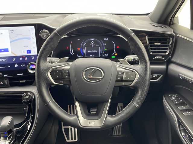 レクサス ＮＸ 350h Fスポーツ 千葉県 2023(令5)年 1.6万km ホワイトノーヴァガラスフレーク 14インチメーカーOPナビ(フルセグTV/Bluetooth/Miracast)/レクサスセーフティテクノロジー/レーダークルーズコントロール/レーンキープアシスト/衝突軽減ブレーキ/クリアランスソナー/先行車発進警報/ロードサインアシスト/ブラインドスポットモニター/ヘッドアップディスプレイ/パノラミックビューモニター/オートハイビーム/サンルーフ/本革シート/全席シートヒーター/前席エアシート/メモリーシート/ステアリングヒーター/パワーバックドア/デジタルインナーミラー/ビルトインETC２．０/パドルシフト/フォグランプ/純正フロアマット