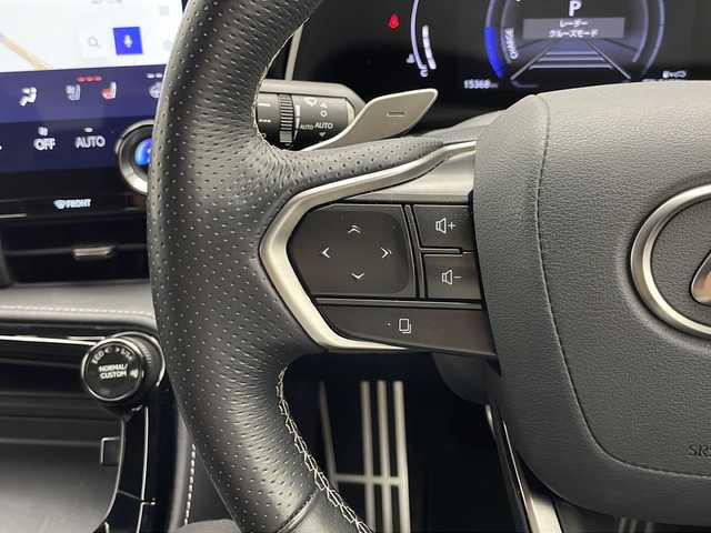 レクサス ＮＸ 350h Fスポーツ 千葉県 2023(令5)年 1.6万km ホワイトノーヴァガラスフレーク 14インチメーカーOPナビ(フルセグTV/Bluetooth/Miracast)/レクサスセーフティテクノロジー/レーダークルーズコントロール/レーンキープアシスト/衝突軽減ブレーキ/クリアランスソナー/先行車発進警報/ロードサインアシスト/ブラインドスポットモニター/ヘッドアップディスプレイ/パノラミックビューモニター/オートハイビーム/サンルーフ/本革シート/全席シートヒーター/前席エアシート/メモリーシート/ステアリングヒーター/パワーバックドア/デジタルインナーミラー/ビルトインETC２．０/パドルシフト/フォグランプ/純正フロアマット