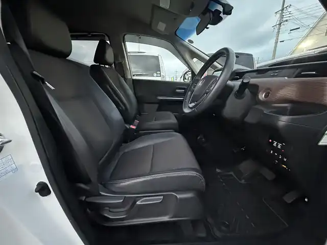 ホンダ フリード＋ ハイブリット クロスター ホンダセンシング 大阪府 2020(令2)年 5.1万km プラチナホワイトパール 純正9型ナビ(BT/CD/DVD/USB/フルセグ)/バックカメラ/衝突被害軽減システム/レーンキープアシスト/コーナーセンサー/クルーズコントロール/オートライト/オートマチックハイビーム/純正アルミホイール/純正フロアマット/前後ドライブレコーダー/ビルトインETC/両側パワースライドドア/ルーフレール/アイドリングストップ/スペアキー×1/LEDヘッドライト