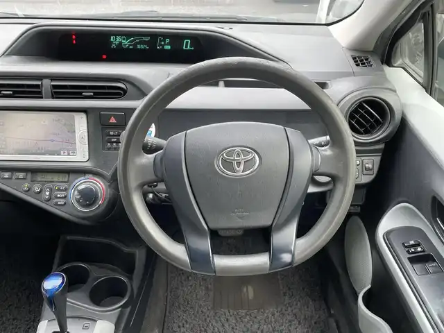 トヨタ アクア L 愛知県 2013(平25)年 7.7万km シルバーM ワンオーナー/純正SDナビ(FM/AM/CD/BT/ワンセグ)/バックカメラ/ETC/電動格納ミラー/純正フロアマット/リモコンキー/ABS/取扱説明書・保証書
