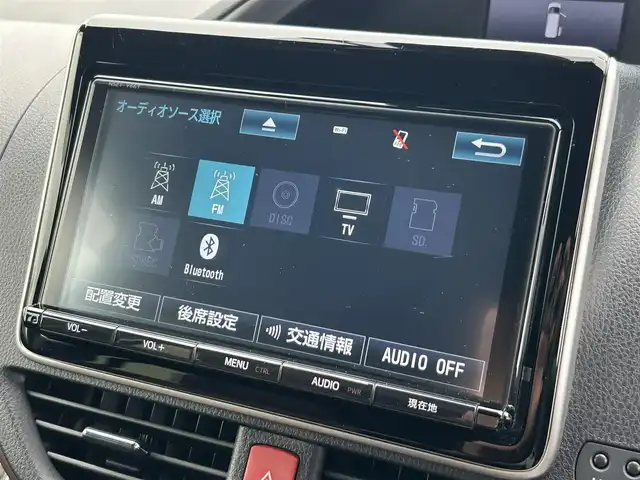 トヨタ エスクァイア Gi プレミアムパッケージ 福岡県 2017(平29)年 4.9万km ブラック 純正9型SDナビ(フルセグTV/CD/DVD/BT)バックカメラトヨタセーフティフリップダウンモニター両側パワスラクルコンドラレコETCシートヒーターハンドルヒーターUSB純正フロアマット純正LED純正アルミホイールプッシュスタートスマートキー