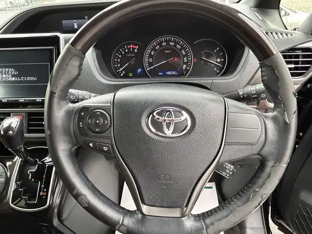 トヨタ エスクァイア Gi プレミアムパッケージ 福岡県 2017(平29)年 4.9万km ブラック 純正9型SDナビ(フルセグTV/CD/DVD/BT)バックカメラトヨタセーフティフリップダウンモニター両側パワスラクルコンドラレコETCシートヒーターハンドルヒーターUSB純正フロアマット純正LED純正アルミホイールプッシュスタートスマートキー