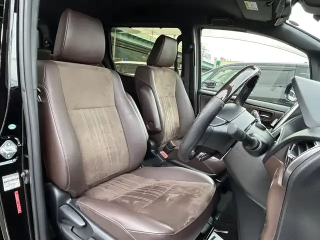 トヨタ エスクァイア Gi プレミアムパッケージ 福岡県 2017(平29)年 4.9万km ブラック 純正9型SDナビ(フルセグTV/CD/DVD/BT)バックカメラトヨタセーフティフリップダウンモニター両側パワスラクルコンドラレコETCシートヒーターハンドルヒーターUSB純正フロアマット純正LED純正アルミホイールプッシュスタートスマートキー