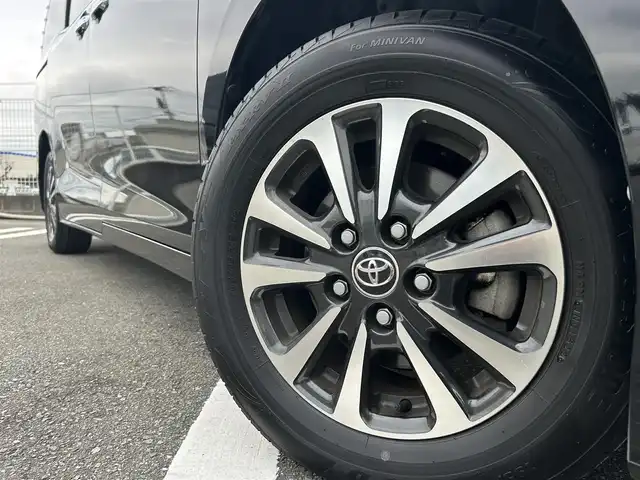 トヨタ エスクァイア Gi プレミアムパッケージ 福岡県 2017(平29)年 4.9万km ブラック 純正9型SDナビ(フルセグTV/CD/DVD/BT)バックカメラトヨタセーフティフリップダウンモニター両側パワスラクルコンドラレコETCシートヒーターハンドルヒーターUSB純正フロアマット純正LED純正アルミホイールプッシュスタートスマートキー