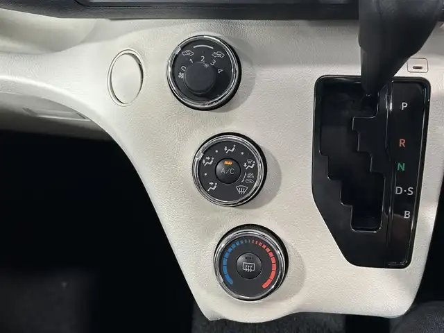 トヨタ シエンタ X 大阪府 2016(平28)年 6.1万km ヴィンテージブラウンパールクリスタルシャイン 純正ナビ　フルセグＴＶ　ＣＤ再生　Ｂｌｕｅｔｏｏｔｈ接続　バックカメラ　片側パワスラ　ビルトインＥＴＣ　ハロゲンライト　アイドリングストップ　盗難防止システム　キーレスエントリー　電動ミラー　禁煙車