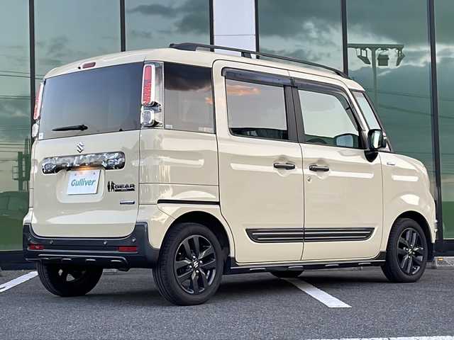 スズキ スペーシア ギア HYBRID XZターボ 福岡県 2022(令4)年 6.8万km シフォンアイボリーM ワンオーナー/DAMDフェイスチェンジキット装着車/ヘッドアップディスプレイ/社外メモリナビ/CN-R330D/フルセグTV/USB接続/BT接続/禁煙車/シートヒーター/ベンチシート/スペアキー1本有/純正ドアバイザー