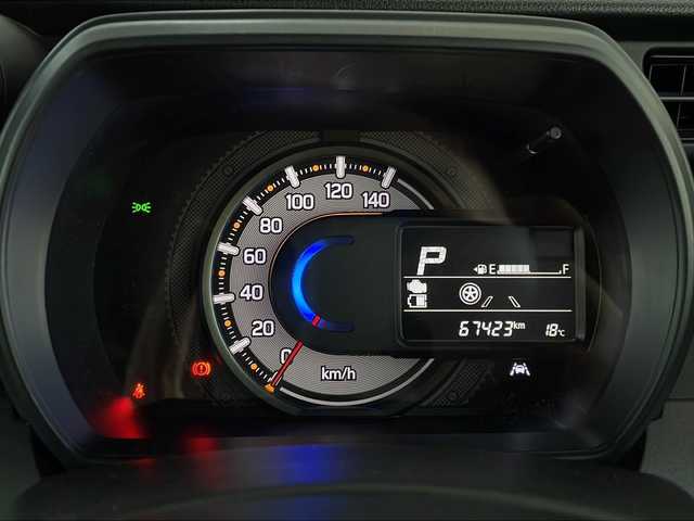 スズキ スペーシア ギア HYBRID XZターボ 福岡県 2022(令4)年 6.8万km シフォンアイボリーM ワンオーナー/DAMDフェイスチェンジキット装着車/ヘッドアップディスプレイ/社外メモリナビ/CN-R330D/フルセグTV/USB接続/BT接続/禁煙車/シートヒーター/ベンチシート/スペアキー1本有/純正ドアバイザー