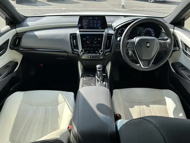 トヨタ クラウン ハイブリッド RS アドバンス 和歌山県 2018(平30)年 7.8万km ホワイトパールクリスタルシャイン 純正コネクトナビ/フルセグTV/(AM/FM/CD/DVD/USB/Bluetooth)/バックカメラ/プリクラッシュセーフティ/レーダークルコン/ブラインドスポットモニター/レーンキープアシスト/クリアランスソナー/ヘッドアップディスプレイ/パーキングサポート/ドラレコ/デジタルインナーミラー/ビルトインETC/エアーベンチレーション/ポジションメモリー/パワーシート/LEDヘッドライト/オートライト/オートマチックハイビーム/純正AW/プッシュスタート/スマートキー/純正マット