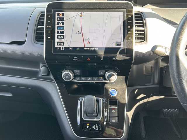 日産 セレナ 岐阜県 2020(令2)年 6.4万km ダイヤモンドブラック 登録時走行距離63984km/フリップダウンモニター/純正１０型ナビ/全方位カメラ/ステアリングヒーター/デジタルインナーミラー/シートヒーター/バックカメラ/プロパイロット/クルーズコントロール/両側パワースライドドア/禁煙車/純正アルミホイール/社外フロアマット/プッシュスタート/スマートキー/スペアキー/LEDヘッドライト/オートライト/フロントフォグランプ/アイドリングストップ