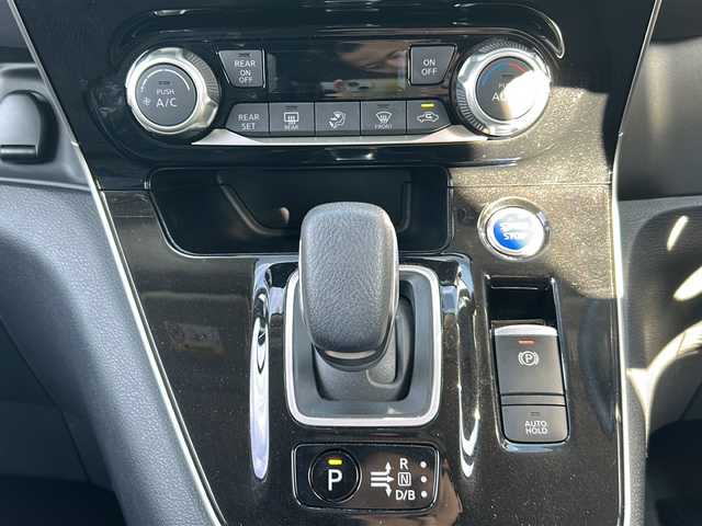 日産 セレナ 岐阜県 2020(令2)年 6.4万km ダイヤモンドブラック 登録時走行距離63984km/フリップダウンモニター/純正１０型ナビ/全方位カメラ/ステアリングヒーター/デジタルインナーミラー/シートヒーター/バックカメラ/プロパイロット/クルーズコントロール/両側パワースライドドア/禁煙車/純正アルミホイール/社外フロアマット/プッシュスタート/スマートキー/スペアキー/LEDヘッドライト/オートライト/フロントフォグランプ/アイドリングストップ