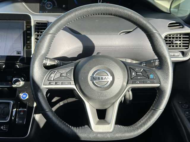 日産 セレナ 岐阜県 2020(令2)年 6.4万km ダイヤモンドブラック 登録時走行距離63984km/フリップダウンモニター/純正１０型ナビ/全方位カメラ/ステアリングヒーター/デジタルインナーミラー/シートヒーター/バックカメラ/プロパイロット/クルーズコントロール/両側パワースライドドア/禁煙車/純正アルミホイール/社外フロアマット/プッシュスタート/スマートキー/スペアキー/LEDヘッドライト/オートライト/フロントフォグランプ/アイドリングストップ