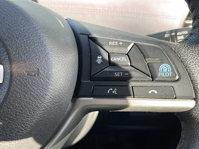 日産 セレナ 岐阜県 2020(令2)年 6.4万km ダイヤモンドブラック 登録時走行距離63984km/フリップダウンモニター/純正１０型ナビ/全方位カメラ/ステアリングヒーター/デジタルインナーミラー/シートヒーター/バックカメラ/プロパイロット/クルーズコントロール/両側パワースライドドア/禁煙車/純正アルミホイール/社外フロアマット/プッシュスタート/スマートキー/スペアキー/LEDヘッドライト/オートライト/フロントフォグランプ/アイドリングストップ