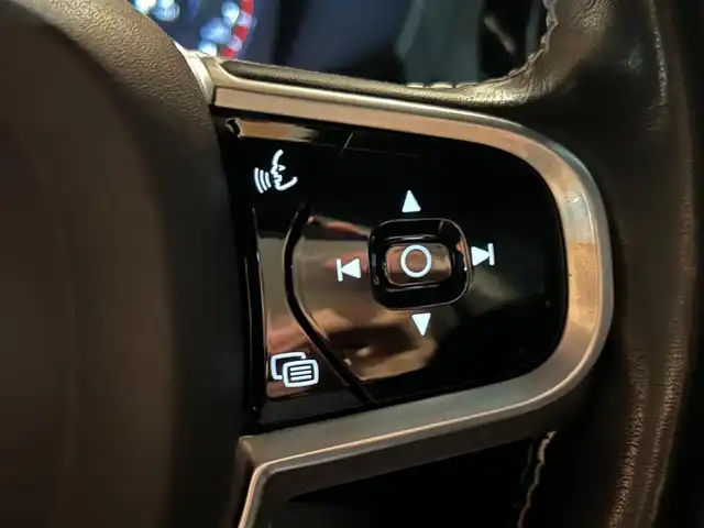 ボルボ Ｖ６０ B5 Rデザイン 岐阜県 2021(令3)年 4万km パール サンルーフ/harman/kardonサウンドシステム/City Safety衝突回避被害軽減ブレーキシステム/歩行者サイクリスト大型動物検知機能/インターセクションサポート右折時対向車検知機能/対向車対応機能/ステアリング・サポート衝突回避支援機能/オンカミングレーンミティゲーション対向車線衝突回避支援機能/レーンキーピングエイド/ドライバーアラートコントロール/ロードサインインフォメーション/ランオフロードミティゲーション道路逸脱回避支援機能/後車衝突回避支援機能付ブラインドスポットインフォメーションシステム/衝突回避被害軽減ブレーキ機能付CTA/被追突時警告機能静止時ブレーキ維持機能付/パイロットアシスト車線維持支援機能/全車速追従機能付ACCアダプティブクルーズコントロール/フルアクティブハイビーム/360°ビューカメラ/HDDナビゲーションシステム/　フル地上デジタルTV　Bluetooth/　Applecarplay　AndroidAuto