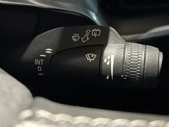 ボルボ Ｖ６０ B5 Rデザイン 岐阜県 2021(令3)年 4万km パール サンルーフ/harman/kardonサウンドシステム/City Safety衝突回避被害軽減ブレーキシステム/歩行者サイクリスト大型動物検知機能/インターセクションサポート右折時対向車検知機能/対向車対応機能/ステアリング・サポート衝突回避支援機能/オンカミングレーンミティゲーション対向車線衝突回避支援機能/レーンキーピングエイド/ドライバーアラートコントロール/ロードサインインフォメーション/ランオフロードミティゲーション道路逸脱回避支援機能/後車衝突回避支援機能付ブラインドスポットインフォメーションシステム/衝突回避被害軽減ブレーキ機能付CTA/被追突時警告機能静止時ブレーキ維持機能付/パイロットアシスト車線維持支援機能/全車速追従機能付ACCアダプティブクルーズコントロール/フルアクティブハイビーム/360°ビューカメラ/HDDナビゲーションシステム/　フル地上デジタルTV　Bluetooth/　Applecarplay　AndroidAuto