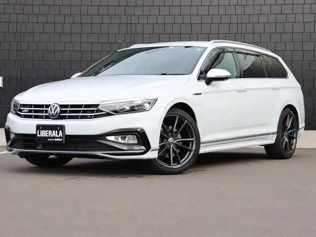 フォルクスワーゲン ＶＷ パサート ヴァリアント TDI Rライン 宮城県 2022(令4)年 1.4万km パール 純正ナビ【ＢＴ／フルセグＴＶ】/バーチャルコックピット　/ヘッドアップディスプレイ　/３６０°カメラ　/レザーシート　/パワーバックドア　/アダプティブクルーズコントロール　/フロントアシスト/レーンキープアシスト/レーンチェンジアシスト/ダイナミックライトアシスト/パーキングアシスト/アンビエントライト/パドルシフト　/マッサージ機能付き前席シートヒーター　/前席パワーシート/オートホールド/前後ドライブレコーダー/19インチRライン専用純正AW/LEDヘッドライト/ドアバイザー/禁煙車