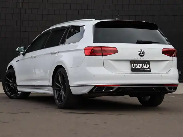 フォルクスワーゲン ＶＷ パサート ヴァリアント TDI Rライン 宮城県 2022(令4)年 1.4万km パール 純正ナビ【ＢＴ／フルセグＴＶ】/バーチャルコックピット　/ヘッドアップディスプレイ　/３６０°カメラ　/レザーシート　/パワーバックドア　/アダプティブクルーズコントロール　/フロントアシスト/レーンキープアシスト/レーンチェンジアシスト/ダイナミックライトアシスト/パーキングアシスト/アンビエントライト/パドルシフト　/マッサージ機能付き前席シートヒーター　/前席パワーシート/オートホールド/前後ドライブレコーダー/19インチRライン専用純正AW/LEDヘッドライト/ドアバイザー/禁煙車