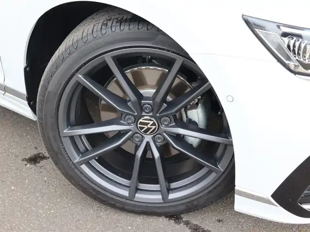 フォルクスワーゲン ＶＷ パサート ヴァリアント TDI Rライン 宮城県 2022(令4)年 1.4万km パール 純正ナビ【ＢＴ／フルセグＴＶ】/バーチャルコックピット　/ヘッドアップディスプレイ　/３６０°カメラ　/レザーシート　/パワーバックドア　/アダプティブクルーズコントロール　/フロントアシスト/レーンキープアシスト/レーンチェンジアシスト/ダイナミックライトアシスト/パーキングアシスト/アンビエントライト/パドルシフト　/マッサージ機能付き前席シートヒーター　/前席パワーシート/オートホールド/前後ドライブレコーダー/19インチRライン専用純正AW/LEDヘッドライト/ドアバイザー/禁煙車