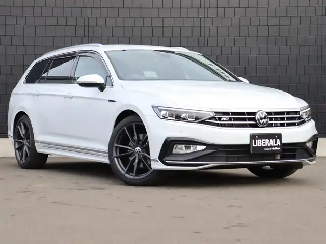 フォルクスワーゲン ＶＷ パサート ヴァリアント TDI Rライン 宮城県 2022(令4)年 1.4万km パール 純正ナビ【ＢＴ／フルセグＴＶ】/バーチャルコックピット　/ヘッドアップディスプレイ　/３６０°カメラ　/レザーシート　/パワーバックドア　/アダプティブクルーズコントロール　/フロントアシスト/レーンキープアシスト/レーンチェンジアシスト/ダイナミックライトアシスト/パーキングアシスト/アンビエントライト/パドルシフト　/マッサージ機能付き前席シートヒーター　/前席パワーシート/オートホールド/前後ドライブレコーダー/19インチRライン専用純正AW/LEDヘッドライト/ドアバイザー/禁煙車