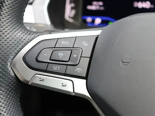 フォルクスワーゲン ＶＷ パサート ヴァリアント TDI Rライン 宮城県 2022(令4)年 1.4万km パール 純正ナビ【ＢＴ／フルセグＴＶ】/バーチャルコックピット　/ヘッドアップディスプレイ　/３６０°カメラ　/レザーシート　/パワーバックドア　/アダプティブクルーズコントロール　/フロントアシスト/レーンキープアシスト/レーンチェンジアシスト/ダイナミックライトアシスト/パーキングアシスト/アンビエントライト/パドルシフト　/マッサージ機能付き前席シートヒーター　/前席パワーシート/オートホールド/前後ドライブレコーダー/19インチRライン専用純正AW/LEDヘッドライト/ドアバイザー/禁煙車