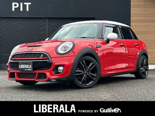 ＭＩＮＩ ミニ クーパー S 宮崎県 2015(平27)年 4.7万km ブレイジングレッドメタリック 純正HDDナビ/・Bluetooth/・ミュージックサーバー/・AUX/・AM/FM/・ハーマンカードンスピーカー/JCWパッケージ/・JCWステアリング/ペッパーパッケージ/・ライトパッケージ/・MINIエキサイトメントパッケージ/・ストレージコンパートメントパッケージ/・レンセンサー（自動ドライビングライト付き）/ヘッドアップディスプレイ/クルーズコントロール/（ハンドルはACCですがクルーズコントロールのみ）/ドライブレコーダー/コーナーセンサー/ブラウンハーフレザー/・DNシートヒーター/ETC/純正ヘッドライトなど積み込みあり
