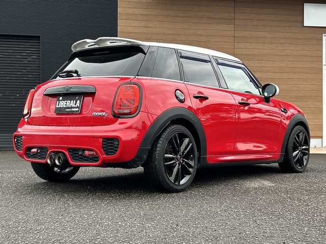 ＭＩＮＩ ミニ クーパー S 宮崎県 2015(平27)年 4.7万km ブレイジングレッドメタリック 純正HDDナビ/・Bluetooth/・ミュージックサーバー/・AUX/・AM/FM/・ハーマンカードンスピーカー/JCWパッケージ/・JCWステアリング/ペッパーパッケージ/・ライトパッケージ/・MINIエキサイトメントパッケージ/・ストレージコンパートメントパッケージ/・レンセンサー（自動ドライビングライト付き）/ヘッドアップディスプレイ/クルーズコントロール/（ハンドルはACCですがクルーズコントロールのみ）/ドライブレコーダー/コーナーセンサー/ブラウンハーフレザー/・DNシートヒーター/ETC/純正ヘッドライトなど積み込みあり