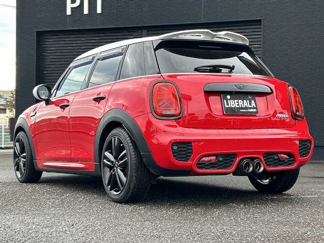 ＭＩＮＩ ミニ クーパー S 宮崎県 2015(平27)年 4.7万km ブレイジングレッドメタリック 純正HDDナビ/・Bluetooth/・ミュージックサーバー/・AUX/・AM/FM/・ハーマンカードンスピーカー/JCWパッケージ/・JCWステアリング/ペッパーパッケージ/・ライトパッケージ/・MINIエキサイトメントパッケージ/・ストレージコンパートメントパッケージ/・レンセンサー（自動ドライビングライト付き）/ヘッドアップディスプレイ/クルーズコントロール/（ハンドルはACCですがクルーズコントロールのみ）/ドライブレコーダー/コーナーセンサー/ブラウンハーフレザー/・DNシートヒーター/ETC/純正ヘッドライトなど積み込みあり