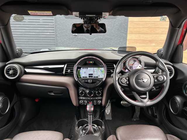 ＭＩＮＩ ミニ クーパー S 宮崎県 2015(平27)年 4.7万km ブレイジングレッドメタリック 純正HDDナビ/・Bluetooth/・ミュージックサーバー/・AUX/・AM/FM/・ハーマンカードンスピーカー/JCWパッケージ/・JCWステアリング/ペッパーパッケージ/・ライトパッケージ/・MINIエキサイトメントパッケージ/・ストレージコンパートメントパッケージ/・レンセンサー（自動ドライビングライト付き）/ヘッドアップディスプレイ/クルーズコントロール/（ハンドルはACCですがクルーズコントロールのみ）/ドライブレコーダー/コーナーセンサー/ブラウンハーフレザー/・DNシートヒーター/ETC/純正ヘッドライトなど積み込みあり