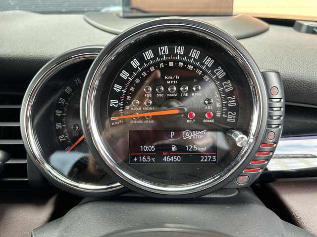 ＭＩＮＩ ミニ クーパー S 宮崎県 2015(平27)年 4.7万km ブレイジングレッドメタリック 純正HDDナビ/・Bluetooth/・ミュージックサーバー/・AUX/・AM/FM/・ハーマンカードンスピーカー/JCWパッケージ/・JCWステアリング/ペッパーパッケージ/・ライトパッケージ/・MINIエキサイトメントパッケージ/・ストレージコンパートメントパッケージ/・レンセンサー（自動ドライビングライト付き）/ヘッドアップディスプレイ/クルーズコントロール/（ハンドルはACCですがクルーズコントロールのみ）/ドライブレコーダー/コーナーセンサー/ブラウンハーフレザー/・DNシートヒーター/ETC/純正ヘッドライトなど積み込みあり