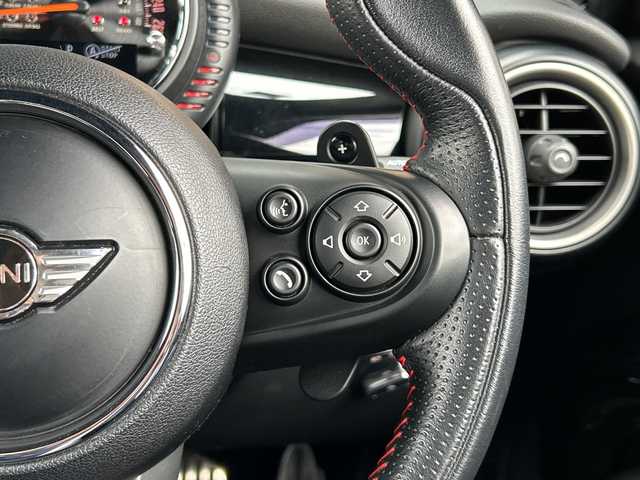 ＭＩＮＩ ミニ クーパー S 宮崎県 2015(平27)年 4.7万km ブレイジングレッドメタリック 純正HDDナビ/・Bluetooth/・ミュージックサーバー/・AUX/・AM/FM/・ハーマンカードンスピーカー/JCWパッケージ/・JCWステアリング/ペッパーパッケージ/・ライトパッケージ/・MINIエキサイトメントパッケージ/・ストレージコンパートメントパッケージ/・レンセンサー（自動ドライビングライト付き）/ヘッドアップディスプレイ/クルーズコントロール/（ハンドルはACCですがクルーズコントロールのみ）/ドライブレコーダー/コーナーセンサー/ブラウンハーフレザー/・DNシートヒーター/ETC/純正ヘッドライトなど積み込みあり