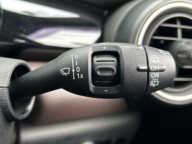 ＭＩＮＩ ミニ クーパー S 宮崎県 2015(平27)年 4.7万km ブレイジングレッドメタリック 純正HDDナビ/・Bluetooth/・ミュージックサーバー/・AUX/・AM/FM/・ハーマンカードンスピーカー/JCWパッケージ/・JCWステアリング/ペッパーパッケージ/・ライトパッケージ/・MINIエキサイトメントパッケージ/・ストレージコンパートメントパッケージ/・レンセンサー（自動ドライビングライト付き）/ヘッドアップディスプレイ/クルーズコントロール/（ハンドルはACCですがクルーズコントロールのみ）/ドライブレコーダー/コーナーセンサー/ブラウンハーフレザー/・DNシートヒーター/ETC/純正ヘッドライトなど積み込みあり