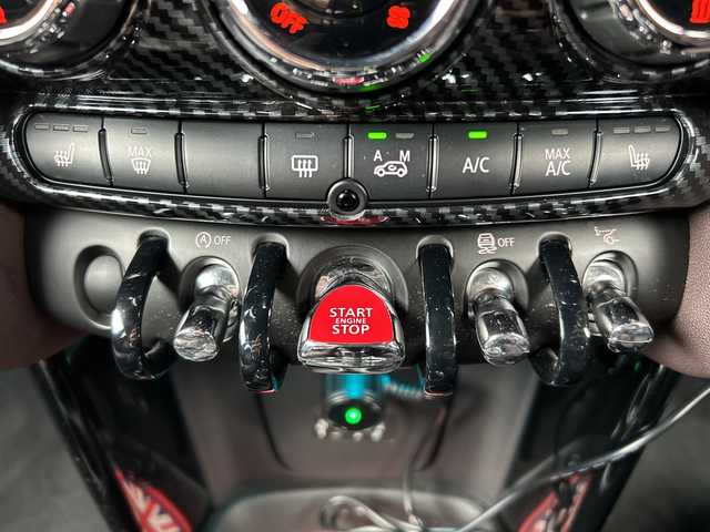 ＭＩＮＩ ミニ クーパー S 宮崎県 2015(平27)年 4.7万km ブレイジングレッドメタリック 純正HDDナビ/・Bluetooth/・ミュージックサーバー/・AUX/・AM/FM/・ハーマンカードンスピーカー/JCWパッケージ/・JCWステアリング/ペッパーパッケージ/・ライトパッケージ/・MINIエキサイトメントパッケージ/・ストレージコンパートメントパッケージ/・レンセンサー（自動ドライビングライト付き）/ヘッドアップディスプレイ/クルーズコントロール/（ハンドルはACCですがクルーズコントロールのみ）/ドライブレコーダー/コーナーセンサー/ブラウンハーフレザー/・DNシートヒーター/ETC/純正ヘッドライトなど積み込みあり